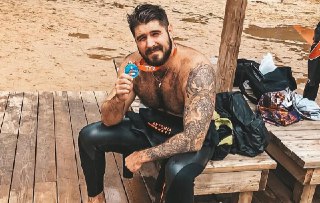 В Турции пропал 29-летний пловец и кандидат в мастера спорта из Москвы Николай Свечников, который 24 августа участвовал в заплыве через Босфор; российское консульство готовит запрос в турецкие компетентные органы — «РИА Новости»   Свечников стартовал вмест