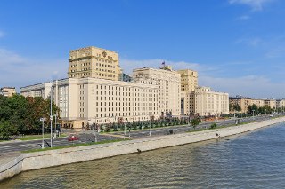 Россия объявила о подготовке массированных ударов по украинской энергетикеАрмия РФ «в соответствии с полученными указаниями» приступила к подготовке массированных ударов по энергетике Украины. Об этом сообщило Минобороны РФ.🔵 «Ответ» на атаки. Ведомство на