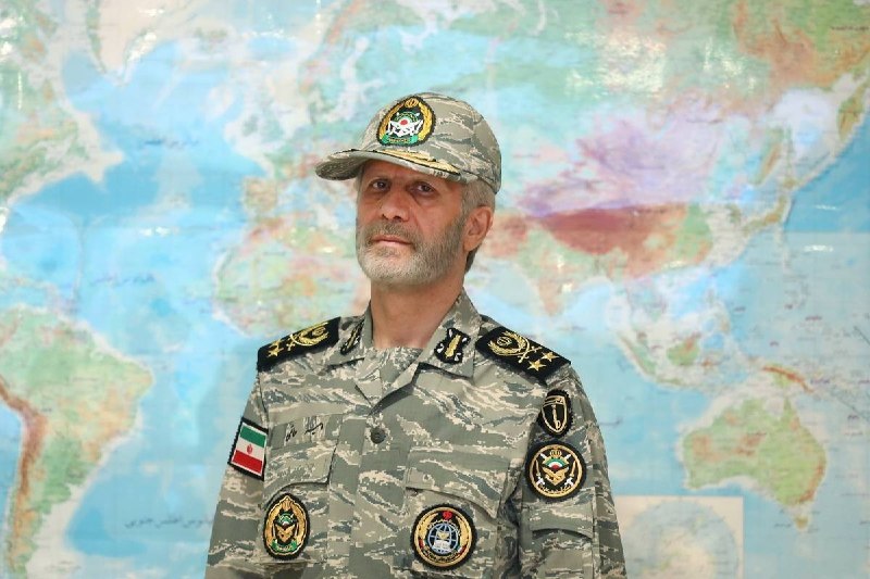 شمانیوز: فرمانده کل ارتش: ملت ایران تسلیم نمیشود ▫️سرلشکر حاتمی در پیامی به مناسبت روز صنعت دفاعی به سرپرست وزارت دفاع و پشتیبان