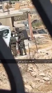 כוחות הכיבוש עוצרים את הצעיר "אחמד עלי רבאיה", מהעיירה אל-עובידיה, מזרחית לבית לחם.