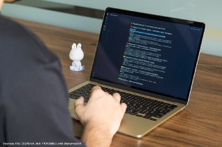 Сам себе аналитик с «ГигаАгентом»Когда есть большой объём данных, вычленить из него инсайты сложно. Можно поручить задачу живому специалисту. А можно сразу начать работу с «ГигаАгентом», который пробежится по цифрам и даст подробные рекомендации. Так мы и 