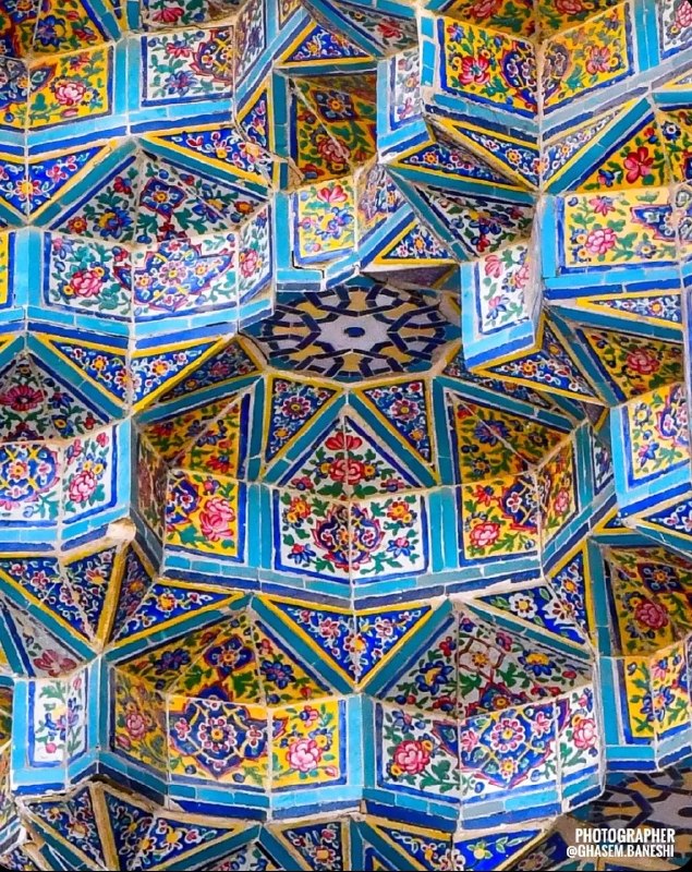 National Geographic farsi: مقرنسهای زیبای مدرسه خان شیراز قشنگ رو شاهد هستین...💛🦋📸 قاسم بانشی🌏 | @NationalGeographicFarsi