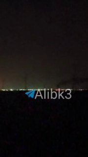 תמרות עשן עולות מאל-עמידיה שבחוזסטן כתוצאה מההפצצה האמריקאית.