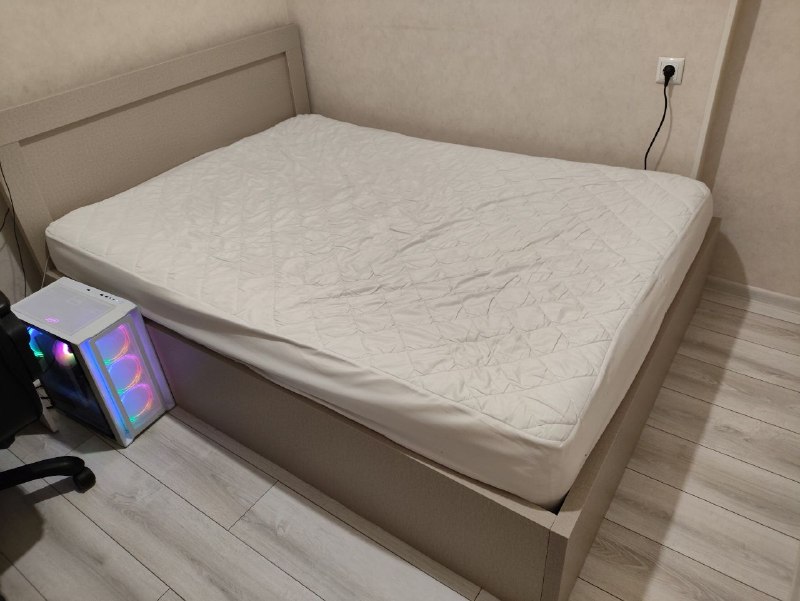 Продаю кровать 140х190 с матрасом — фото 1