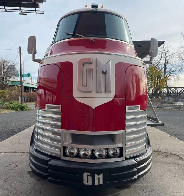 Редчайший GM Futurliner 1940 года пустят с молотка за миллион долларов 2