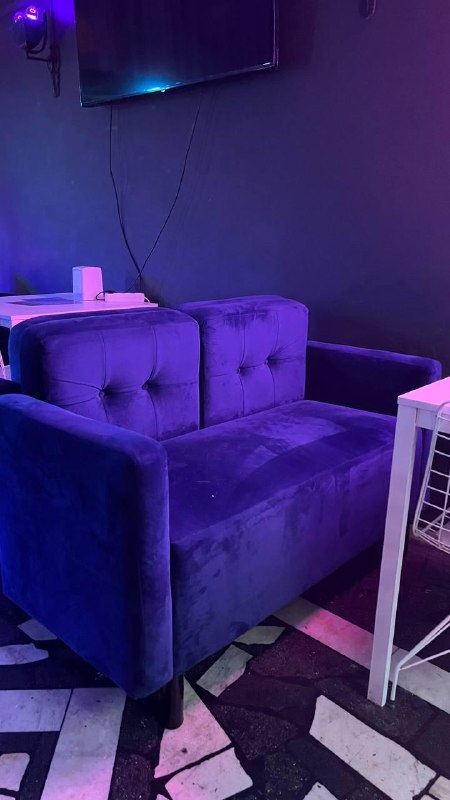 Мягкие диванчики с бортиками. Свободно