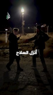 אני יורה בך." מתנחל חמוש תקף את העיתונאי אנדריי חרז'אנובסקי ופעילים נוספים בכפר אום אל-ח'יר במוסאפר יטא, חב…