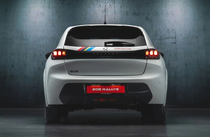 Хэтчбек Peugeot 208 получил спортивную версию в ретро-стиле 4