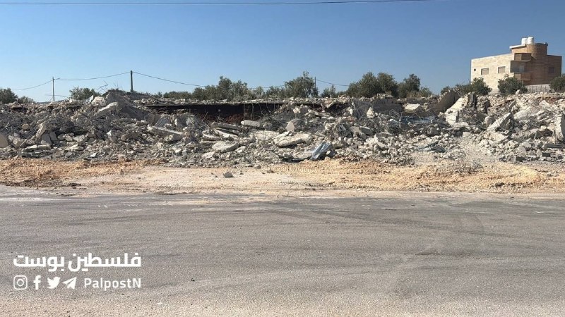 תמונות: צבא הכיבוש מבצע מבצע הריסה של חנות עצים בכביש העוקף בג'נין.