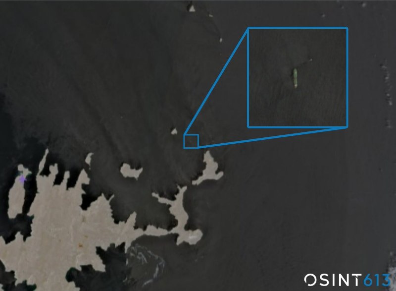תמונות לוויין של Sentinel-2 שצולמו היום מציגות מכלית נפט כווית מסוג אפרמקס שעומדת במצר הורמוז לאחר שנפגעה ע…