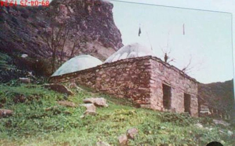 تیره بزرگ الهیارخانی [ئەلایخانی] ایل غیور سنجابی: 📸 عکس قدیمی از بارگاه مقدس حضرت سلطان سهاک ❤️تیرەی #ئەلایخانی ئێڵ غەیور سنجاوی🌺🍃🌸🍃🌺🍃🌸🍃🌺🍃👇👇👇👇👇❤️ʲᵒᶦⁿ🔜 @Alahyarkhani