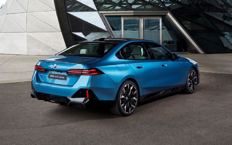 BMW оживила дух E34 в новой 540i 2