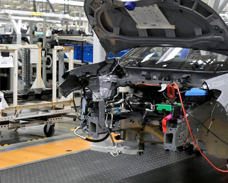 BMW запускает производство в Венгрии 2