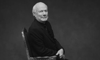 Умер американский режиссер Джеймс Берроуз, сообщила его семья журналу People.За свою 60-летнюю карьеру Берроуз снял более тысячи эпизодов телесериалов, среди них пилотный эпизод «Друзей».Режиссера 47 раз номинировали на премию «Эмми», 11 раз он получил наг