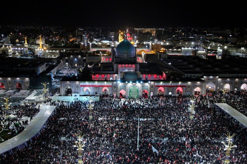 خبرگزاری صداوسیما: 📷 گزارش تصویری از مراسم بزرگداشت چهلم «آقای شهید ایران» از سوی رهبر معظم انقلاب در حرم مطهر رضوی@iribnews📷 گزارش تصویری