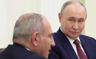 ⚡️Кремль заявил о «многочисленных нарушениях» на выборах в Армении. Независимая экспертиза не обнаружила характерных для России аномалий Кремль фиксирует «многочисленные нарушения» на выборах в Армении, cообщил журналистам на брифинге спикер Кремля Дмитрий