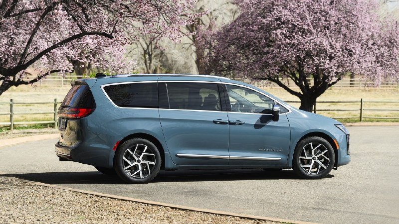 Chrysler назвал цены на обновлённый Pacifica 3