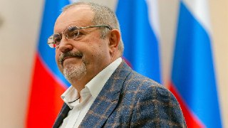 ❗️ Бориса Надеждина задержала полицияОб этом он сам сообщил в своем телеграм-канале. Его везут в отдел полиции в подмосковном Долгопрудном. По какой причине задержали политика, неизвестно.На прошлой неделе Минюст внес Надеждина в реестр «иноагентов». Он со