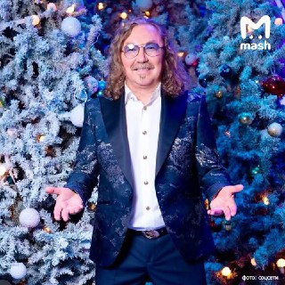 Игорь Николаев поднял ценник до миллиона рублей за песню перед Новым годом — это 5 млн за 40-минутный корпорат под "Выпьем за любовь". Несмотря на проблемы с сердцем, легенда собирается отработать предновогодние недели на износ.По данным Mash, народный арт