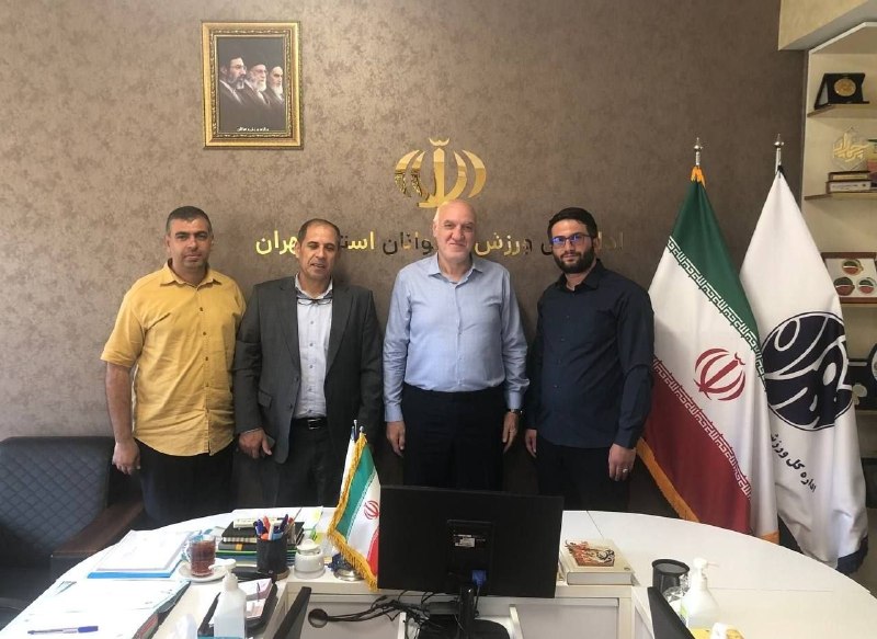 هفته نامه تجریش: 🔴دیدار فلاح‌دوست با مدیرکل ورزش و جوانان استان تهران🔻مهران فلاح‌دوست، رئیس هیأت فوتبال شمالغرب استان تهران با حضور دکتر 