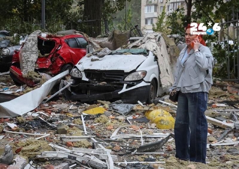 🇮🇱 Russian missiles hit Kiev, the capital of Ukraine, according to Reuters. This, after a Russian airstrike in the evening injured six people and damaged houses and a gas station.