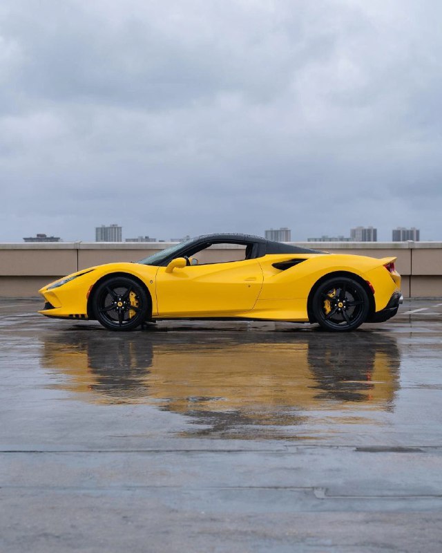 Ferrari F8 Spider в цвете Giallo Modena 4