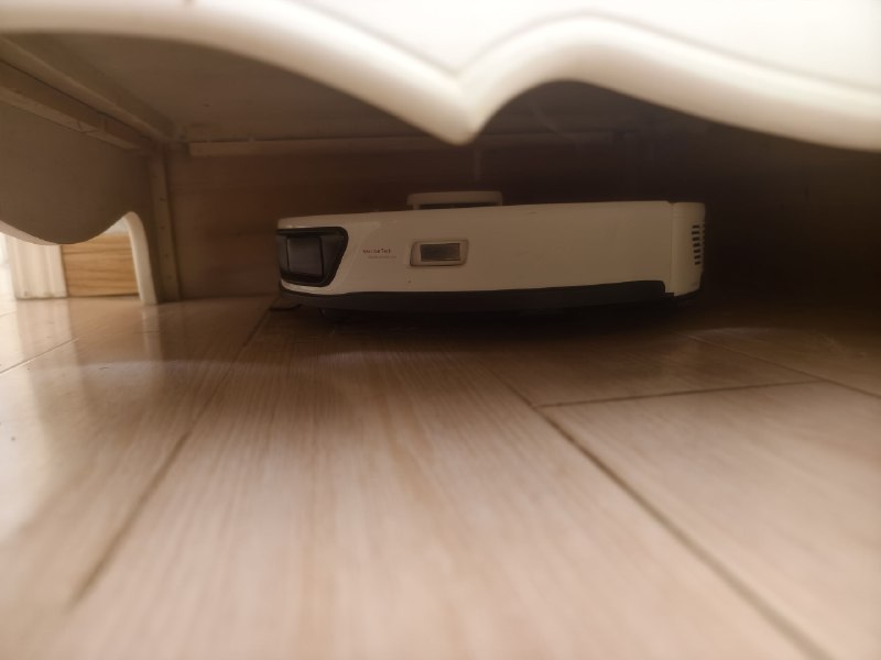 早上后知后觉的发现机器人已经在柜底待了两天了智能机器人真是个傻蛋