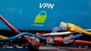 Похоже, вы используете VPN  Многие российские приложения перестали работать при использовании средств обхода блокировок. Мы собрали список таких сервисов — по сообщениям СМИ и пользователей.  rozetked.me/articles/45619