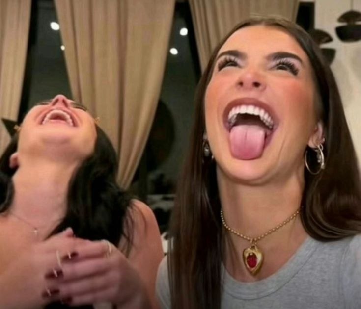 [تکست غم]: اینجا فقط دخترای هات از خاطراتشون میگن 😂😂😂😂 لعنتیاااااااا @khateirat