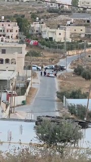 דחוף: חיילי הכיבוש עצרו רכב ותוקפים צוותים רפואיים באזור "ג'ורת אל-ג'מאל", דרומית לעיר יטא, דרומית לחברון.