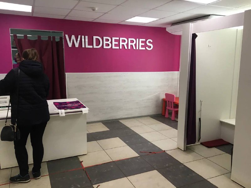 ⚡️ Две девушки из Дербента, работавшая менеджером на пункте выдачи Wildberries и её подруга, совершили кражу золотых украшений на 540 тыс. руб. фото