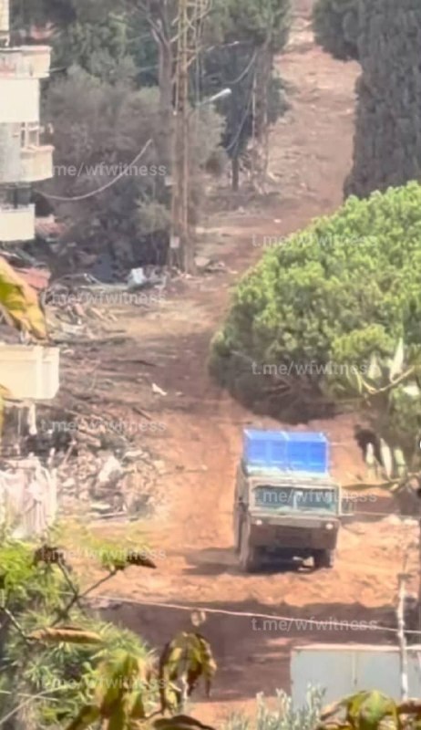 ️🇱🇧🇮🇱 An Israeli vehicle carrying explosives was spotted in Zawtar al-Sharqiya, South Lebanon, hinting at an imminent Israeli explosion in the area.