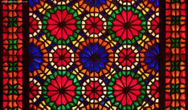 تحلیل زمانه: ایران باستان مبدع اولین شیشه رنگی جهان بودقدمت شیشهگری در ایران به بیش از ۲۵۰۰ سال پیش برمیگردد. ایرانیها نه تنها در