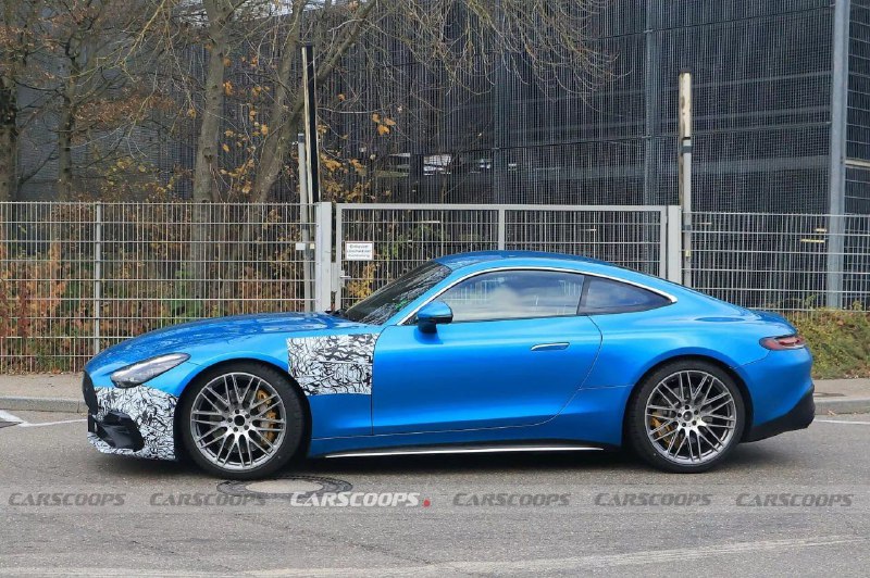 «Бюджетный» суперкар: базовую версию Mercedes-AMG GT вывели на тесты 4