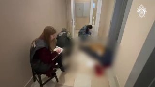 В Петербурге застрелили архитектора Александра Супоницкого, стрелок совершил самоубийство — РБК со ссылкой на источник в правоохранительных органах   «Он вышел с дочкой к лифту, там был мужчина с карабином, который выстрелил в него. Потом [стрелявший] спус