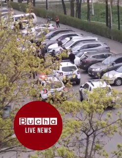 В центре Бучи задержали мужчину, который открыл стрельбу, сообщает телеграм-канал Bucha Live со ссылкой на очевидцев.Очевидцы рассказали, что мужчина открыл стрельбу, когда вышел из машины, также он заходил в аптеку и магазин.По предварительным данным, пос