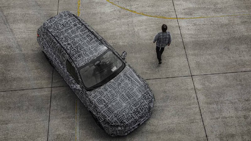 BMW выкатила новую коллекцию одежды. Вдохновение брали у M5 Touring в камуфляже