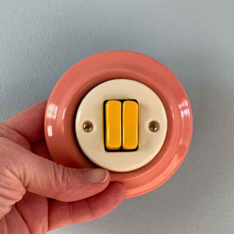 А что, если сделать выключатели и розетки акцентами в вашей квартире? Винтажные, цветные, в цвет стен - все это может добавить характера пространст... - изображение 4 - добавить, застройщика, если