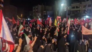 🎦 יציב כמו התכנסויות הלילה בכיכר המהפכה