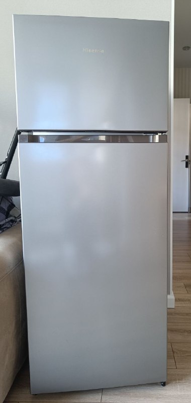 Продам холодильник Hisense
