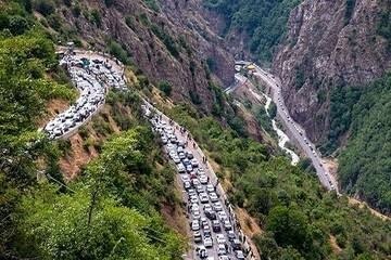 اخبار فوری تهران🔖: جاده چالوس یکطرفه میشودرئیس پلیس راه راهور فراجا:🔹️تردد خودروها از ساعت ۱۴ جمعه (۳۰ مرداد) از ابتدای آزادراه تهران–شما