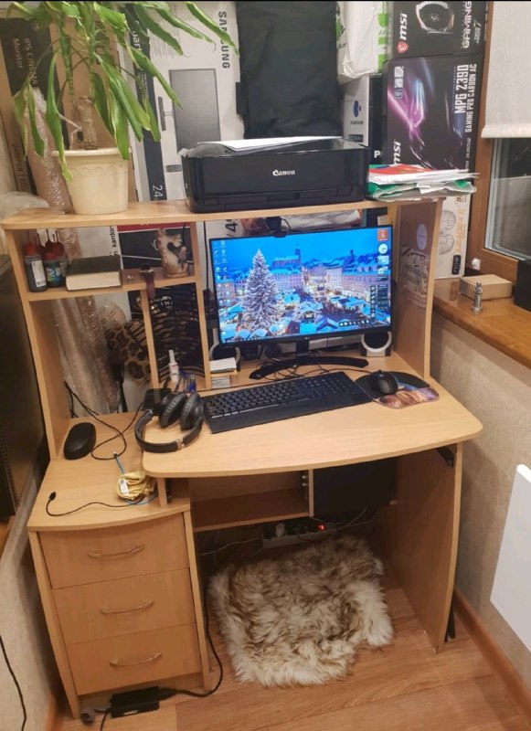 Компьютерный стол в отличном состоянии. Уже в разобранном состоянии и обернут в стрейч. Удобный и ф — фото 1