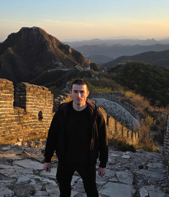 Lex Fridman 居然来中国了，就背个包