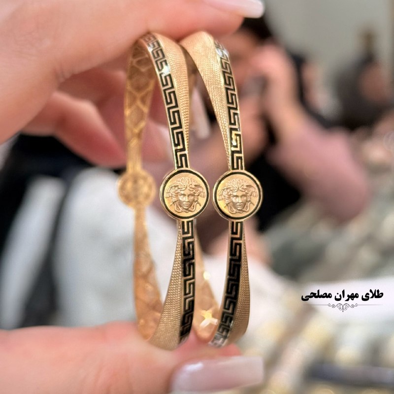 طلای مهران مصلحی💚: #النگو_ورساچ ⚖️وزن : ۱۰/۱۷۰ قیمت با احترام:۲۲۸/۹٠۰/۰۰۰ ─────✧─────جهت ثبت سفارش به ایدی زیر پیام دهید: 👇@mehranmoslehigo