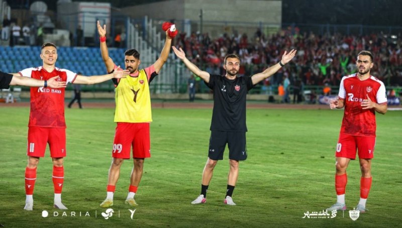 پرسپولیسی ها: برخلاف شایعات رسانه زرد! اورنوف در جشن شادی پس از پیروزی با هواداران حضور داشت و پس از پایان آن به سمت رختکن رفت🔴 @pers_