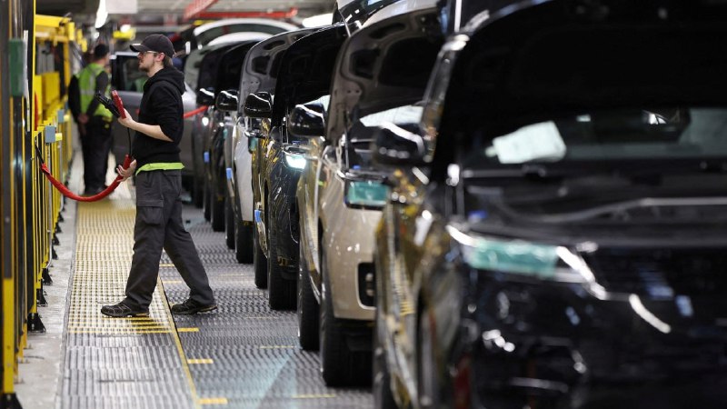Jaguar Land Rover уволит 500 сотрудников в Великобритании