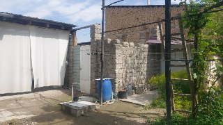 Uy sotila 5.5 yarim sotih suv gaz muamo yoq svet ochmaydi