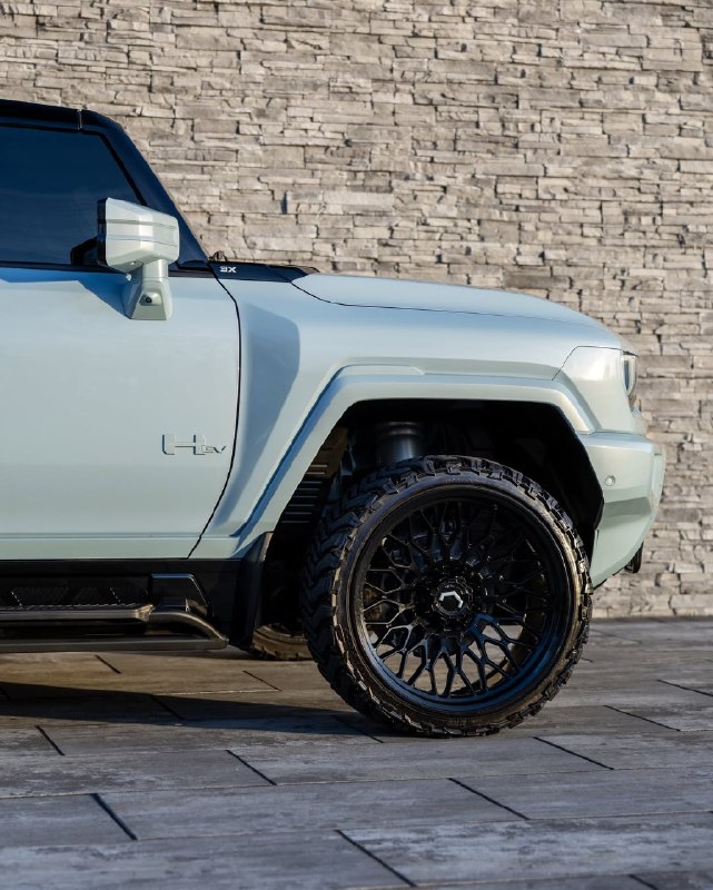 Hummer EV 3X Pickup 9