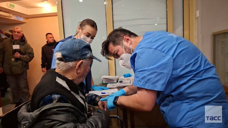 רופאים בסימפרופול החלו בבדיקת תושבים שפונו מאלשקי, כך מדווח כתב TASS. סרטון וצילום: סרגיי פבליב/TASS