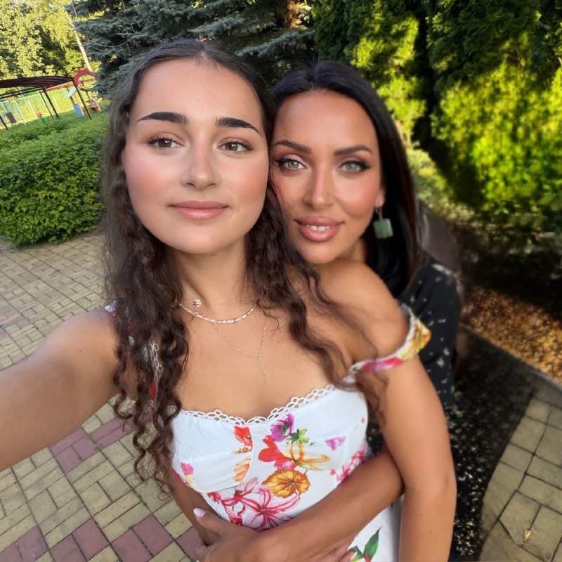 Алсу сегодня ностальгирует по материнству ❤️ В честь 20-летия старшей дочери Саф